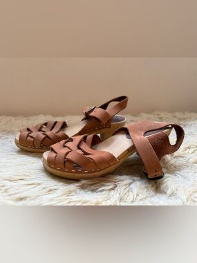 Woven Leather Clogs in Tan